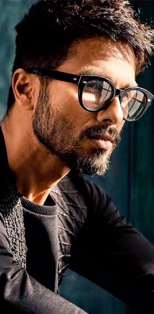 ShahidKFilms's tweet photo. @shahidkapoor Wish you Many many Happy Returns of the day A Brilliant , Actor. Always be Happy and Keep Smiling love u 
 #HappyBirthdayShahidKapoor https://t.co/9E5797zVqY