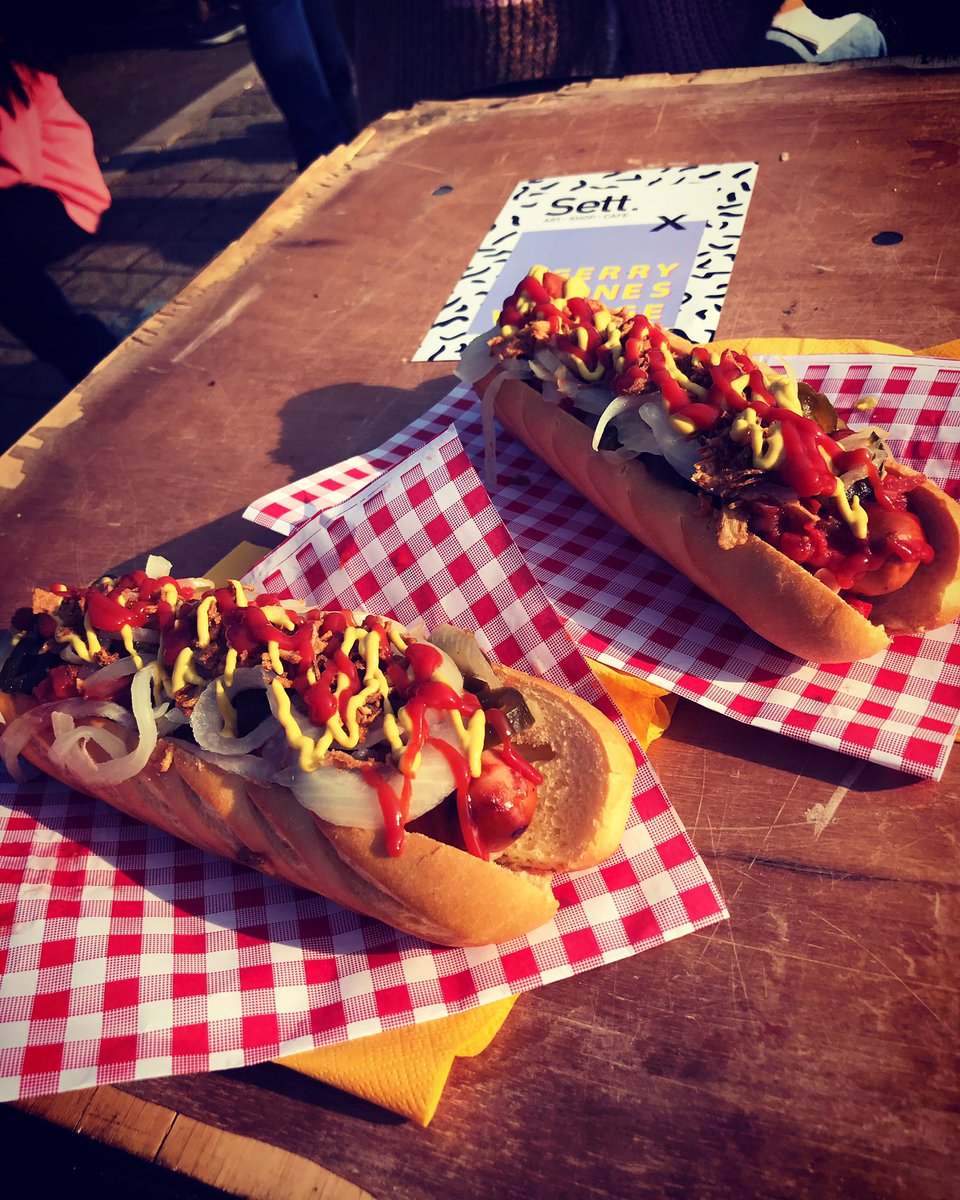 Daydreaming of yesterday’s brunch 😍☀️👌🏼🇺🇸 @_inthedoghaus #didsbury #westdidsbury #foodgoals #hotdogs #sundayfunday #sunshine