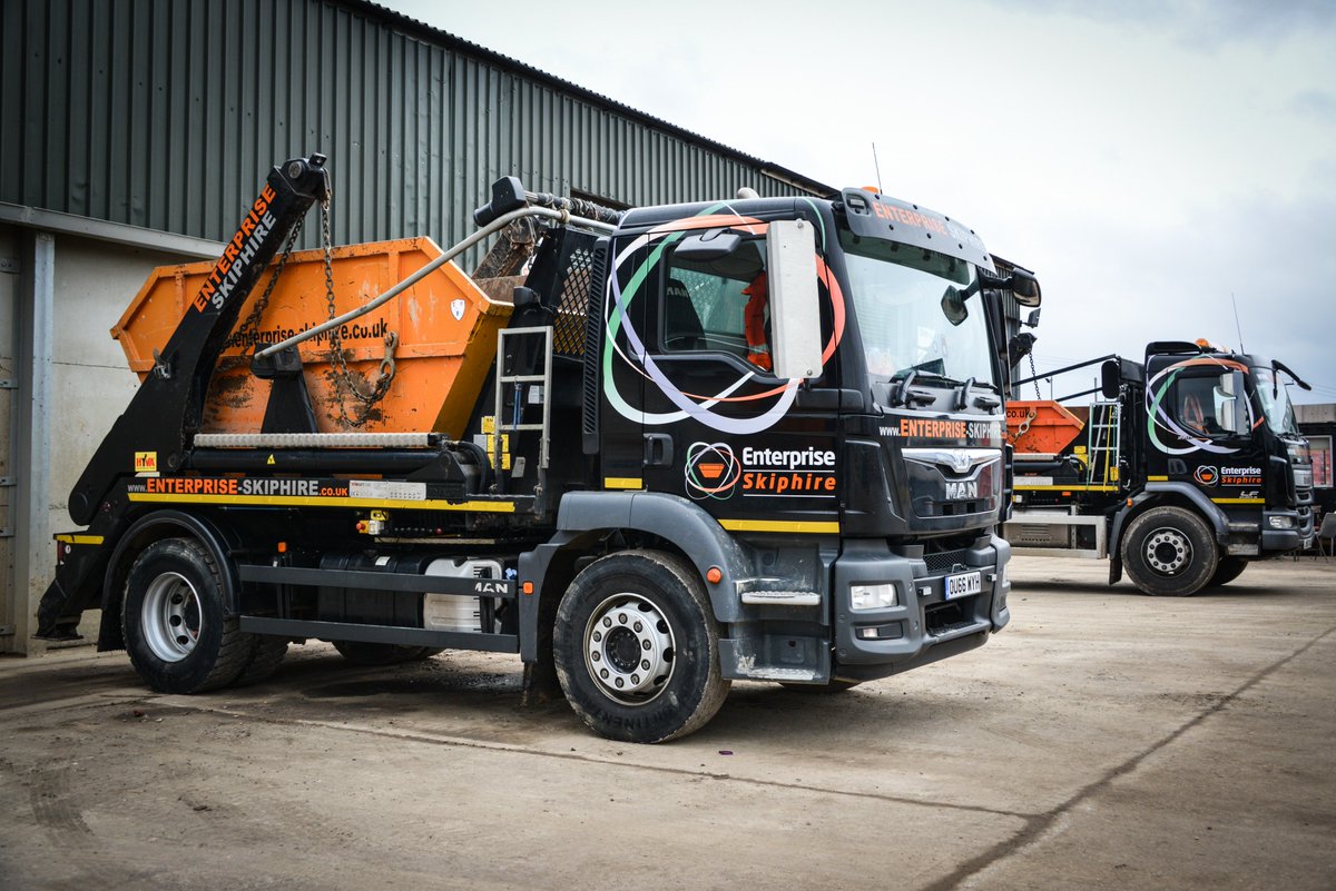 EnterpriseSkips's tweet photo. How many bin bags can you fit in a skip? Click here to find out with our handy Size Guide to the perfect skip - https://t.co/h2jVUpx3DN

We offer open/enclosed #EnterpriseSkipHire branded skips and RoRos in various sizes, with same/next day delivery available. https://t.co/Y9vky7hDnh