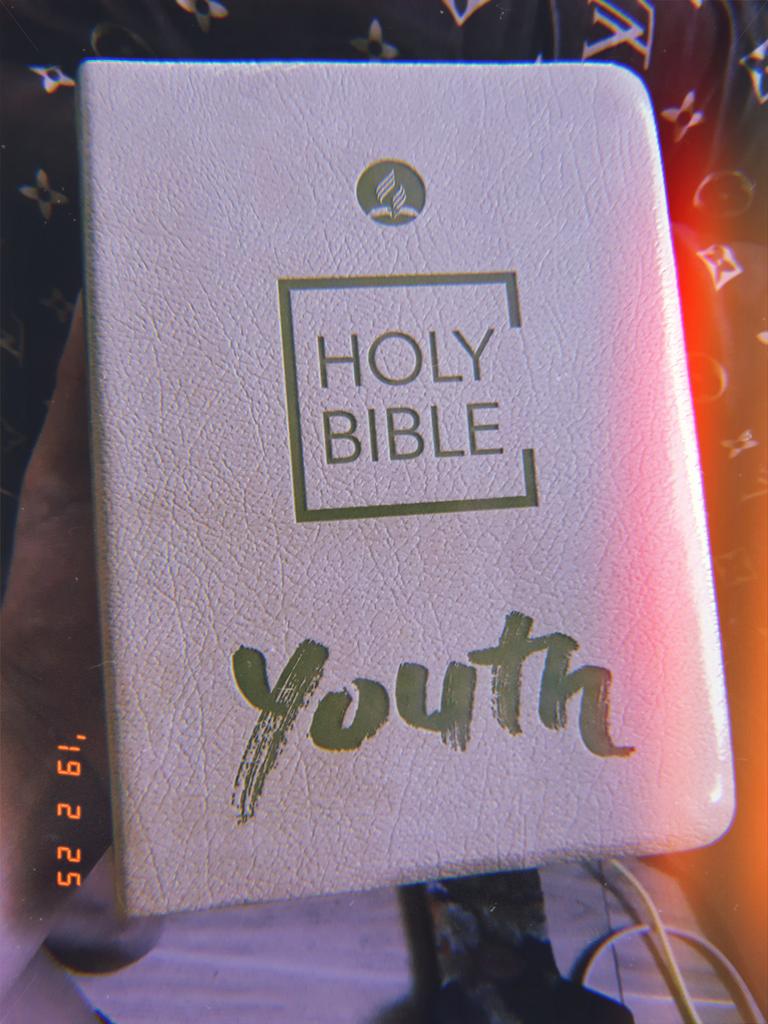 ehshertall21's tweet photo. Thanks sa gifts parents ๐๐๐ I will always treasure this Holy Bible, for it holds everything a man can ever need ๐๐๐๐
#HolyBible #earlygraduationgift https://t.co/OG3HgRPgI1
