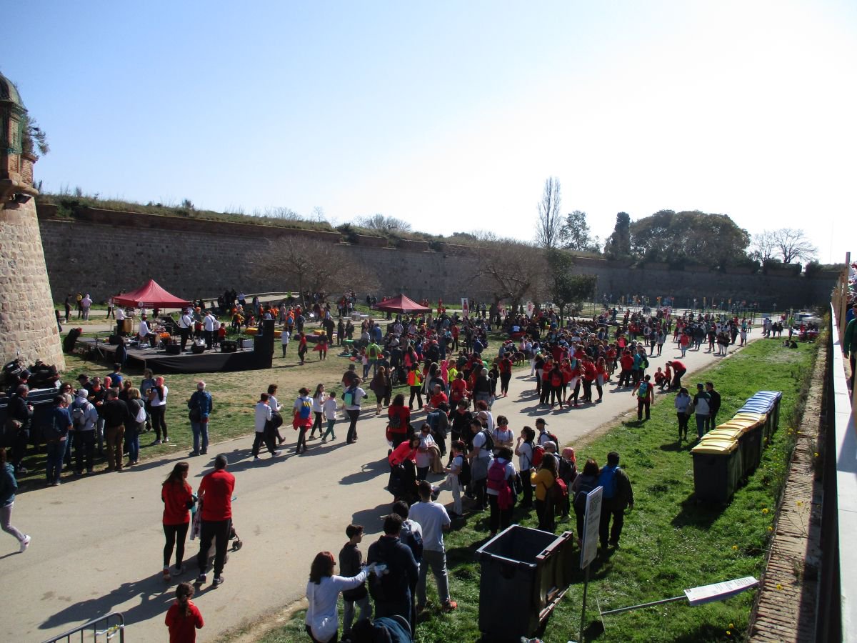 GUBBarcelona's tweet photo. El #gubSES va col·laborar ahir amb la #MagicLine2019 cedint les instal·lacions i obrint el Parc Infantil de Trànsit. Més de 450 nens i nenes van gaudir del taller "Pràctiques de circulació amb bicicleta".
#GuàrdiaUrbana @SJDbarcelona_es #pelsvalents #perlesvalentes https://t.co/z33hnMMGS3