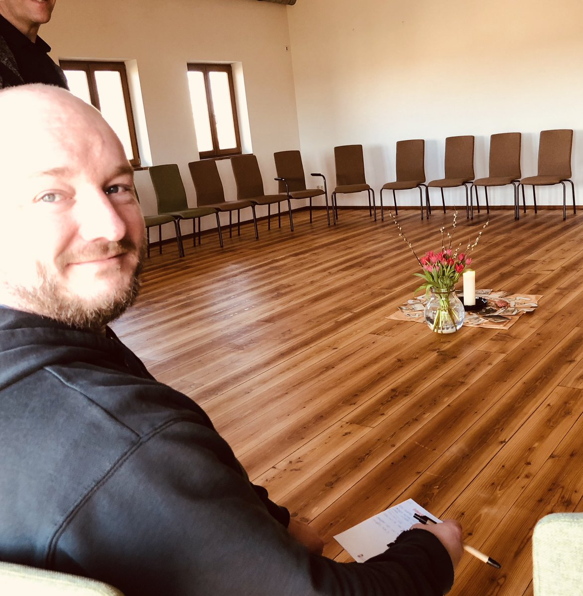 Heute zweites WeThinking Forum mit 35 Menschen aus ganz verschiedenen Unternehmen.
Mit Unterstützung von Uwe Lübbermann gründen wir ein Kollektiv, das die Transformation der Wirtschaft hin zum Lebendigen anstupsen will.
#wethinking
#wedoing
#newwork 
#andersarbeiten 
#lotsenwall