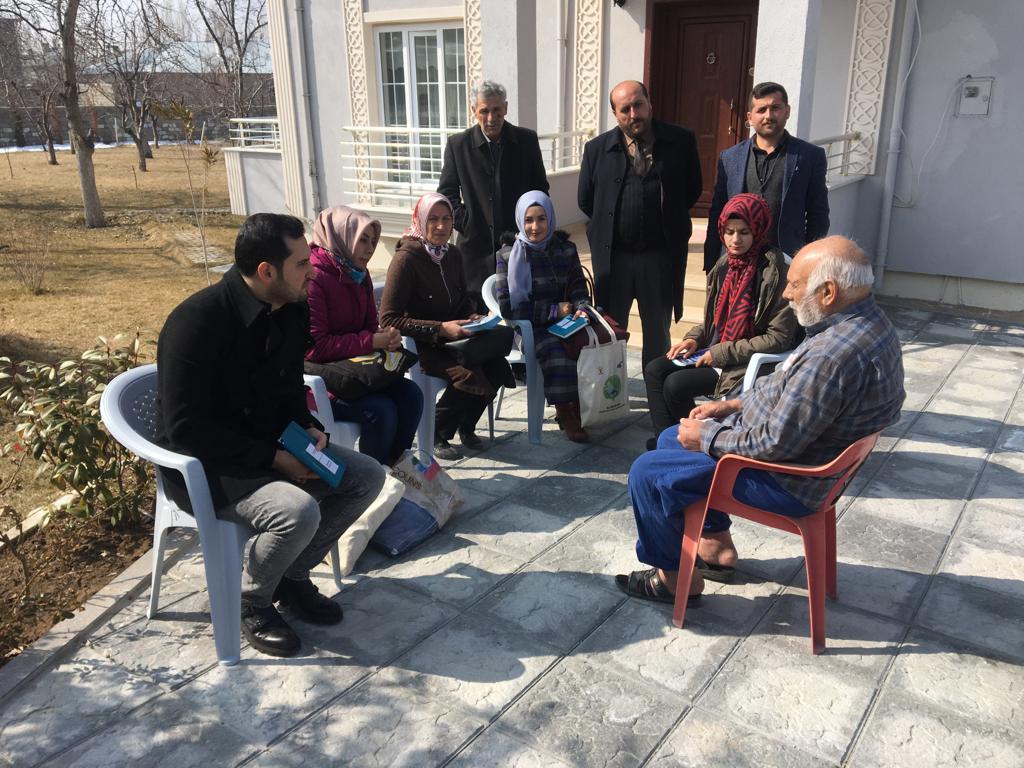 Omuz omuza verince,gönül gönüle değince yol mu dayanır.El ele gönül birliğiyle ,dirlik ve coşku dolu yarınlara hep birlikte yürüyoruz ve birlikte başaracağız.
<a href="/OsmanGulacarTR/">Osman Nuri Gülaçar</a> 
<a href="/NecdetTakva/">Necdet Takva</a> 
@av_ismailsay 
<a href="/SavasN_Kiylik/">Savaş Nurullah KIYLIK</a> 
@sonciftci 
@EdremitAkGen