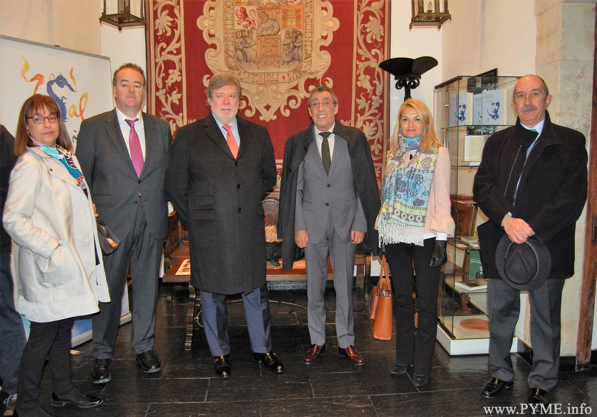 ceoecepymesa's tweet photo. A partir de las 10:00 horas, el presidente de CONFAES, @juanma665, asiste junto al presidente de CECALE, Santiago Aparicio a la firma del convenio entre @cecale_cyl, @UGTCyL, @CCOOCyL y @usal para la constitución de la cátedra en #PRL, en el marco del @VIIICentenario. https://t.co/meMu3i8Sn4