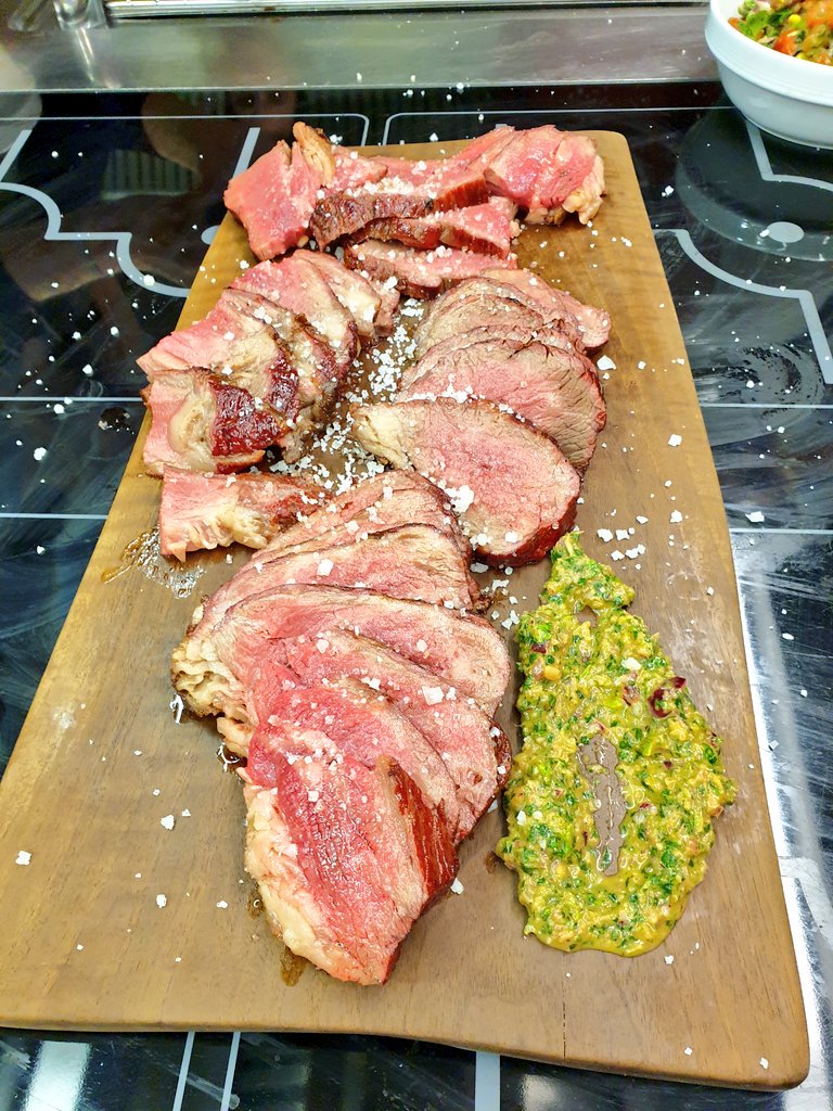 ZanMahnic's tweet photo. Akademija @dvorjezersek in delavnica Steak, tak, kot mora biti! Odlična izkušnja, korak bližje k žar mojstru in zabavna družba. 😋 Priporočam! 😉 #customgrills @MatejStipanic 🥩🥩🥩 https://t.co/2dhbM8OY05