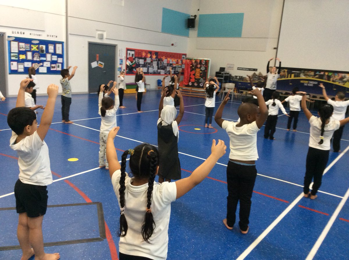 LozellsCM's tweet photo. Visitors from the Royal Ballet are helping us today @LozellsPrimary https://t.co/Y7BqUVMRGh