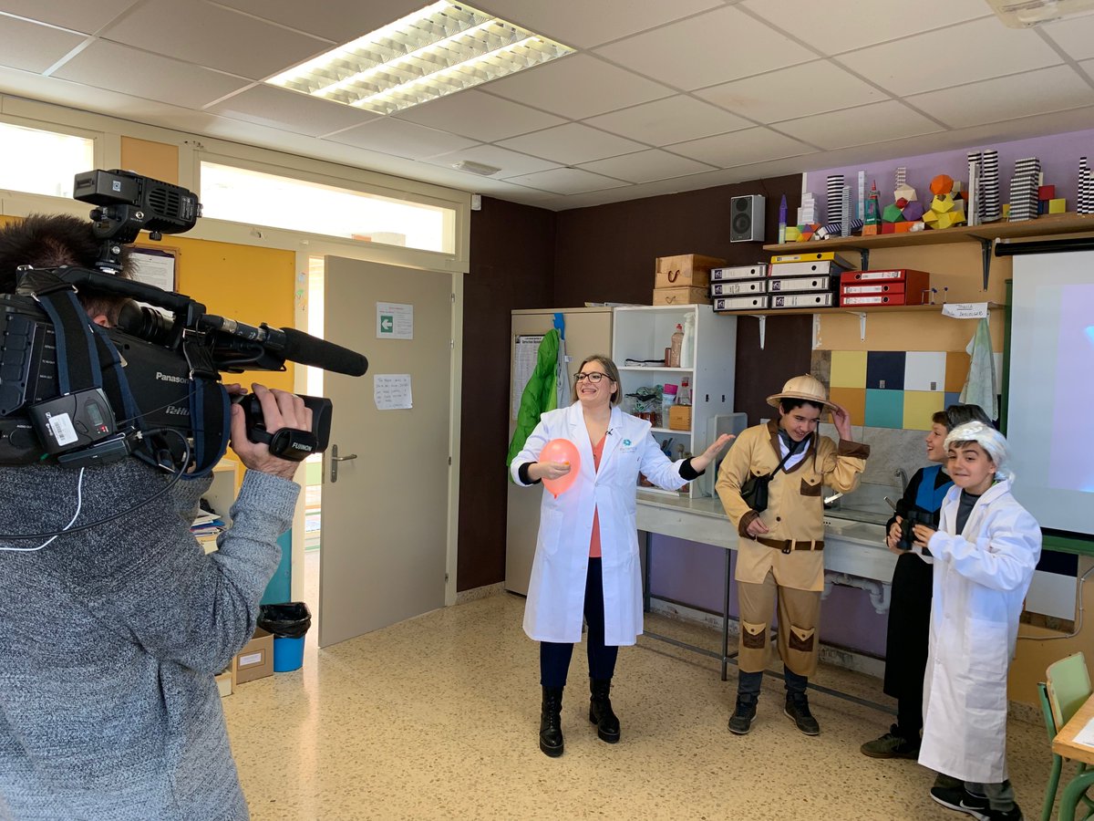 CosasdeClaseATV's tweet photo. 🌞 ¡#Felizlunes! Os dejamos el programa en el que ayer fueron protagonistas en @aragontv el @cpcortesaragon, el CEIP Juan Lorenzo Palmireno, el @IesSanAlberto, la @sdejea y nuestros profesionales @alexvinal_chef, @mapiherreroDN y Patricia Fernández
📲 https://t.co/NdXMXtT86X https://t.co/Chg1n0pjyy
