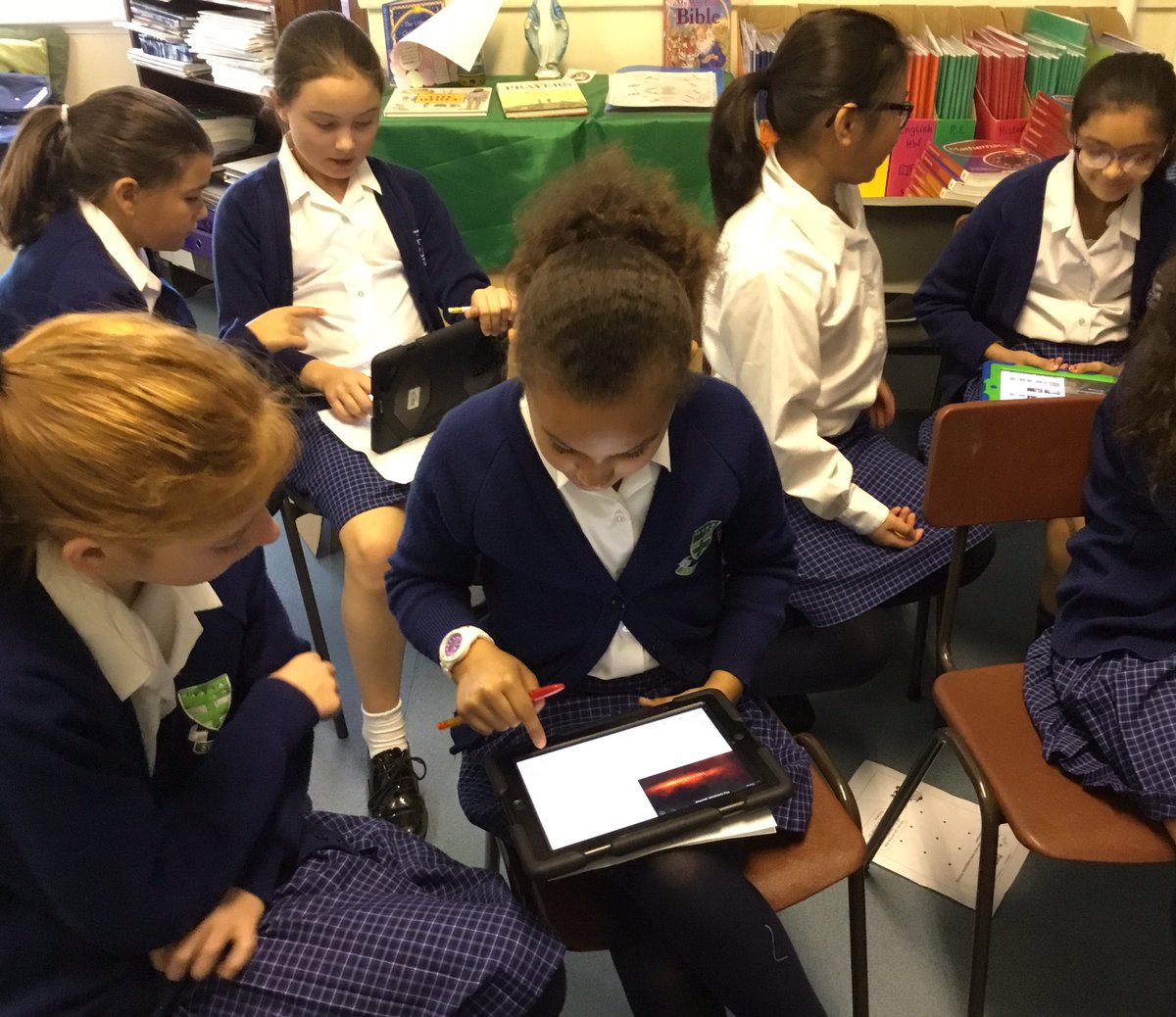 UrsulineYear5's tweet photo. #UrsulineYear5 iMovie workshop. Creating space movie trailers #UrsulineComputing https://t.co/8fOCBcmpmT