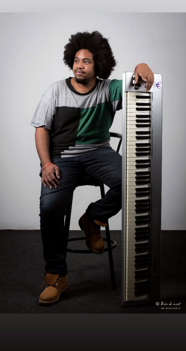 NirynSoul's tweet photo. Un petit aperçu d'un shooting avec de grand talent. Mais aussi avec simplicité 🎶
@NirynSoul |
#photography #studiophoto #bdmstudio #picture #keyboard #afrohair #bricedemont https://t.co/PeNVKmjoDa