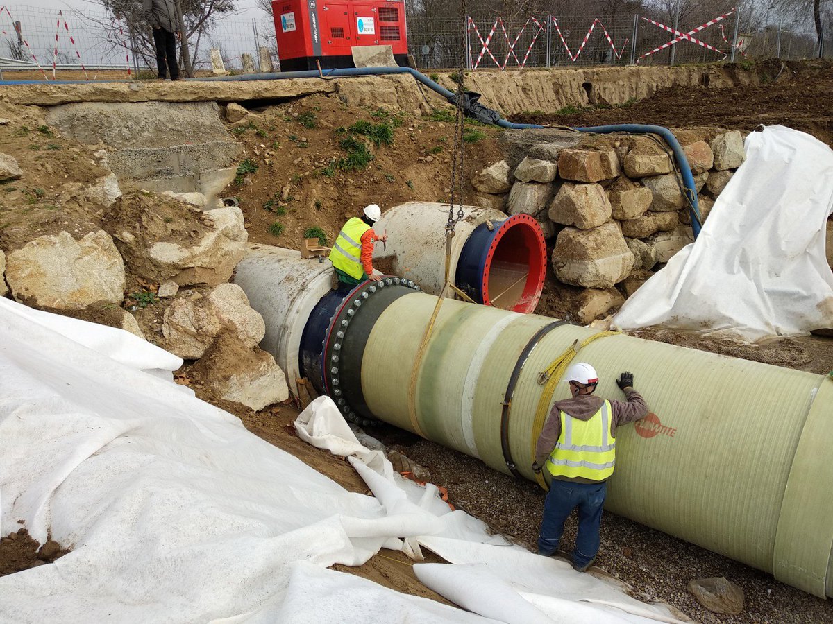 Amiblupipes's tweet photo. #Flowtite #irrigation #pipes make water flow upwards in Spain! Amiblu supplied 7.5km of #GRP #pipes DN1600 for supplying raw #water from the #Tagus River uphill to the Lower Channel of Alberche. The province of Toledo is now well-equipped for future droughts. https://t.co/GNUmHJ1Qqt