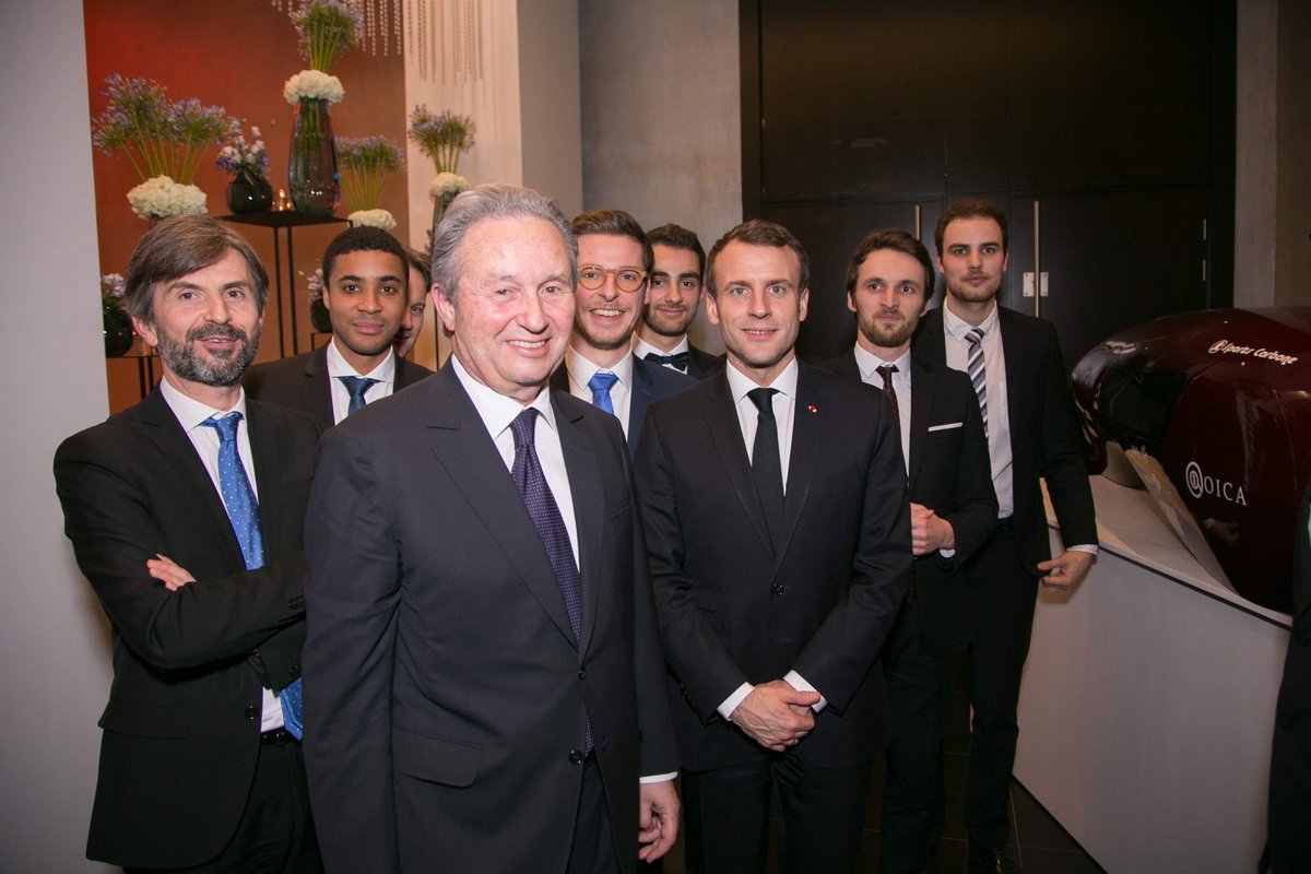 PV3e_estaca's tweet photo. Retour sur le centenaire de l’OICA, où nous avons eu le privilège de présenter notre véhicule au Président de la République @EmmanuelMacron et à Christian Peugeot. Leur présence aux côtés de Calypso est une belle reconnaissance de notre travail pour l’efficience énergétique ! https://t.co/BfBlz0n6qG
