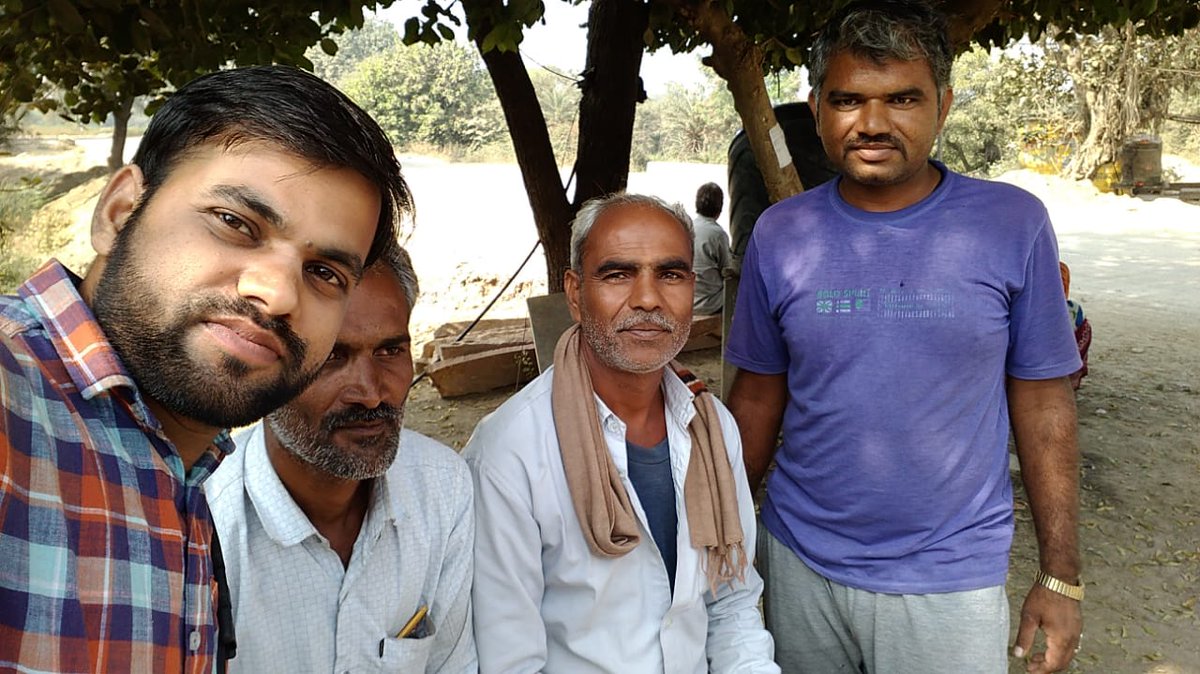 Kabeeraazad's tweet photo. #RYVP झालावाड़ की टीम सागर सोनी,मुकेश गजराज,यश सर्राफ ने आम जन तक पहुंचाई सरकार की आवाज़। #गरीबोकिसरकार
@ashokgehlot51
@SachinPilot  
@ZeeNews 
@abpnewstv 
@aajtak https://t.co/n39IfDuvHq