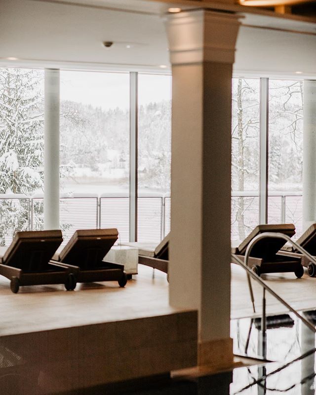 schlossfuschl's tweet photo. SPA WITH A VIEW. It’s time to rest and enjoy ... ✨💫
@schlossfuschl | Pic @patresinger 
#schlossfuschl #schlossfuschlmagic #schlossfuschlmoments #schlossfuschlresort #schlossfuschlresortandspa #spa #wellness #timetorest #timetorelax #relax #enjoy #enjoylife #enjoythelittlethi… https://t.co/0gCsecAoXC