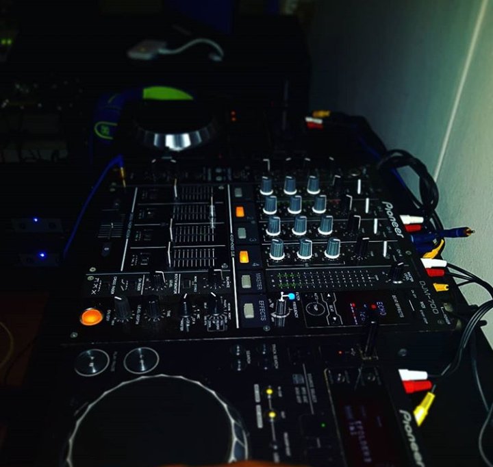 Dksondj's tweet photo. Sound and DJ equipment to hire at an affordable price. Hala at me for details and pricing @FrolistikEnt https://t.co/MaHHsXeixk