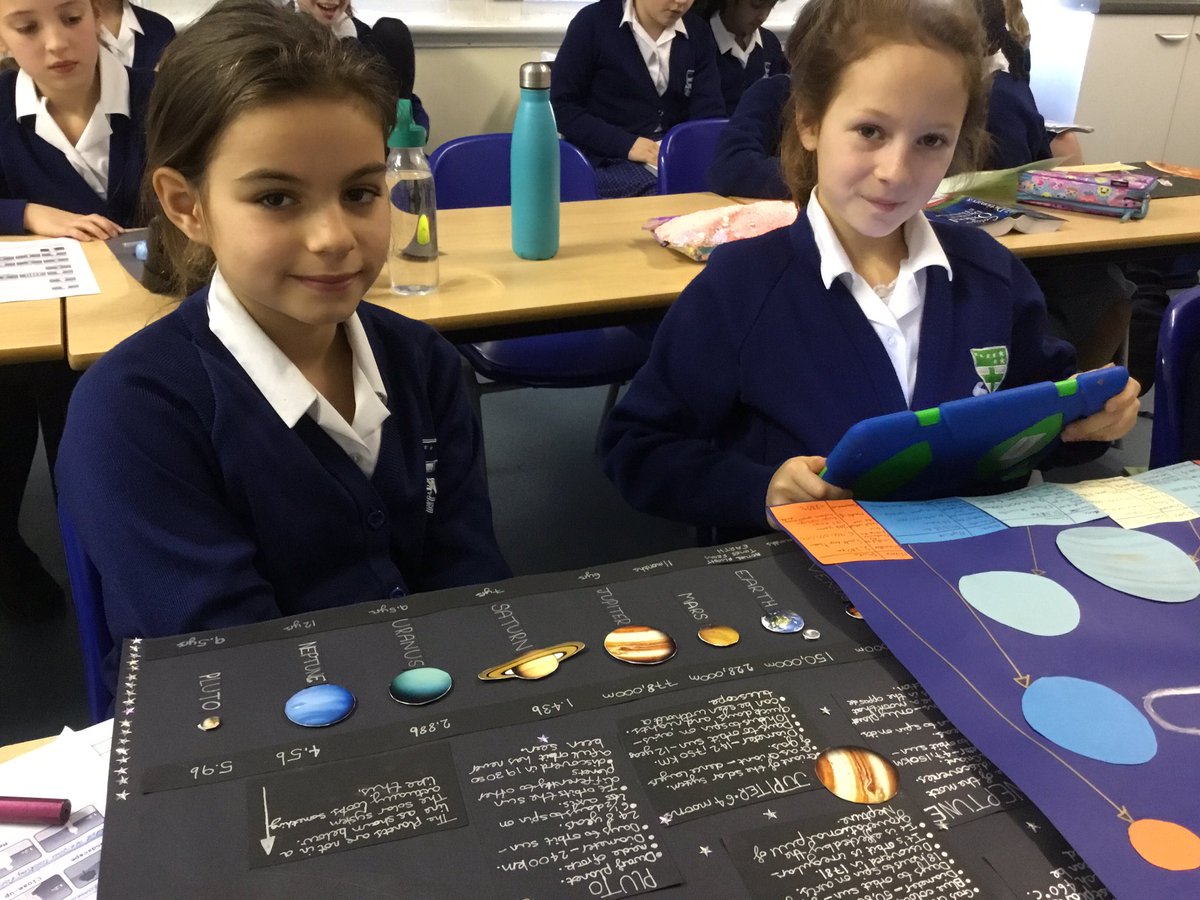 UrsulineYear5's tweet photo. #UrsulineYear5 computing workshop using iMovie to create a short film about the solar system #UrsulineComputing https://t.co/lsjf2Nse0s