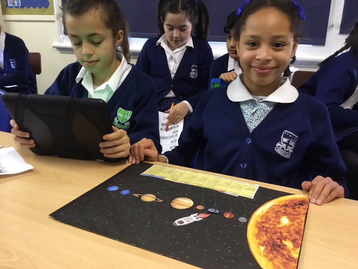 UrsulineYear5's tweet photo. #UrsulineYear5 computing workshop using iMovie to create a short film about the solar system #UrsulineComputing https://t.co/lsjf2Nse0s