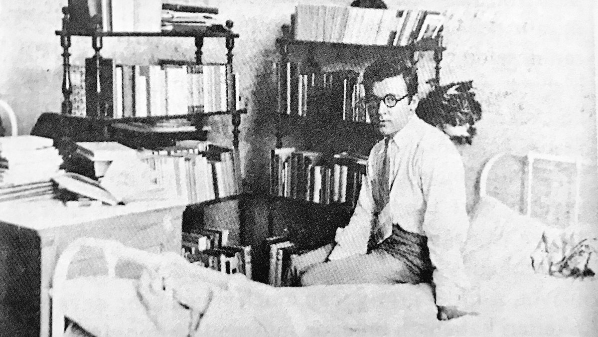 JulVernTR's tweet photo. #SabahattinAli 112Yaşında
(25 Şubat 1907 - 2 Nisan 1948)

”Bütün okuduğum kitaplar, Michel Zevaco’lar, Jül Vern’ler, Aleksandr Dumas’lar, Ahmet Mithat Efendi’ler, Vecihi Bey’ler kafamda silinmez şekilde yer tutmuşlardı."

(Kürk Mantolu Madonna, Remzi Kitabevi, 1943) https://t.co/NO4cdzGfbH