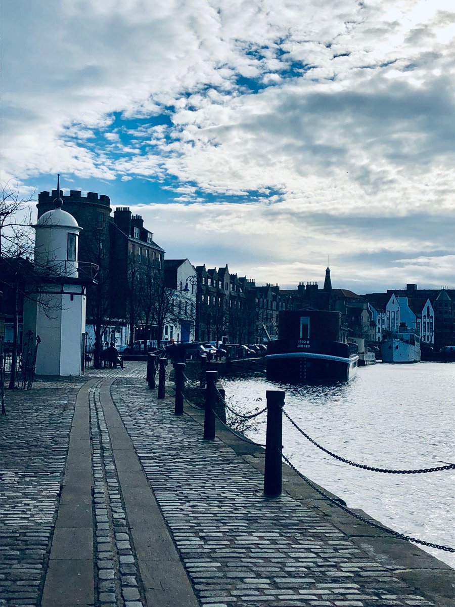 Bagelfish's tweet photo. Boo Mondays...although not a bad place to work #thebagels https://t.co/WOD3BhrVbq