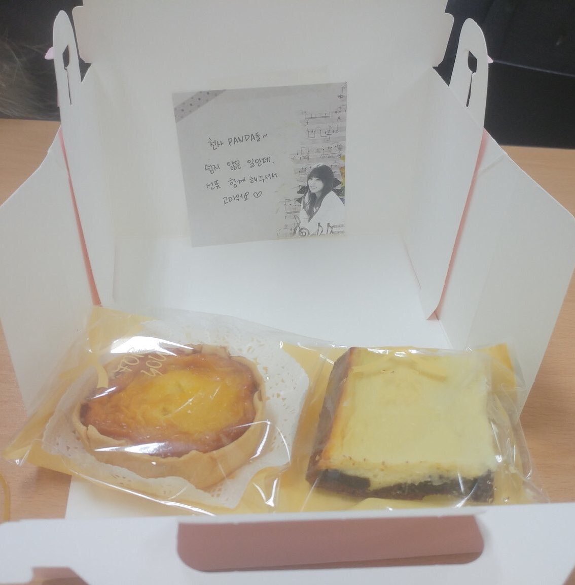 chorong did a volunteering work with fans on her birthday.. she personally made egg tarts for the fans who joined her that day