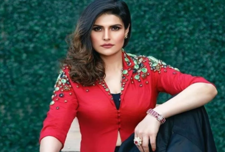 zoomdelhi's tweet photo. #Society Makes #PlusSize People Feel #Inferior Says #ZarineKhan

https://t.co/IJZqXT9BSY https://t.co/nz0kFd3XCN