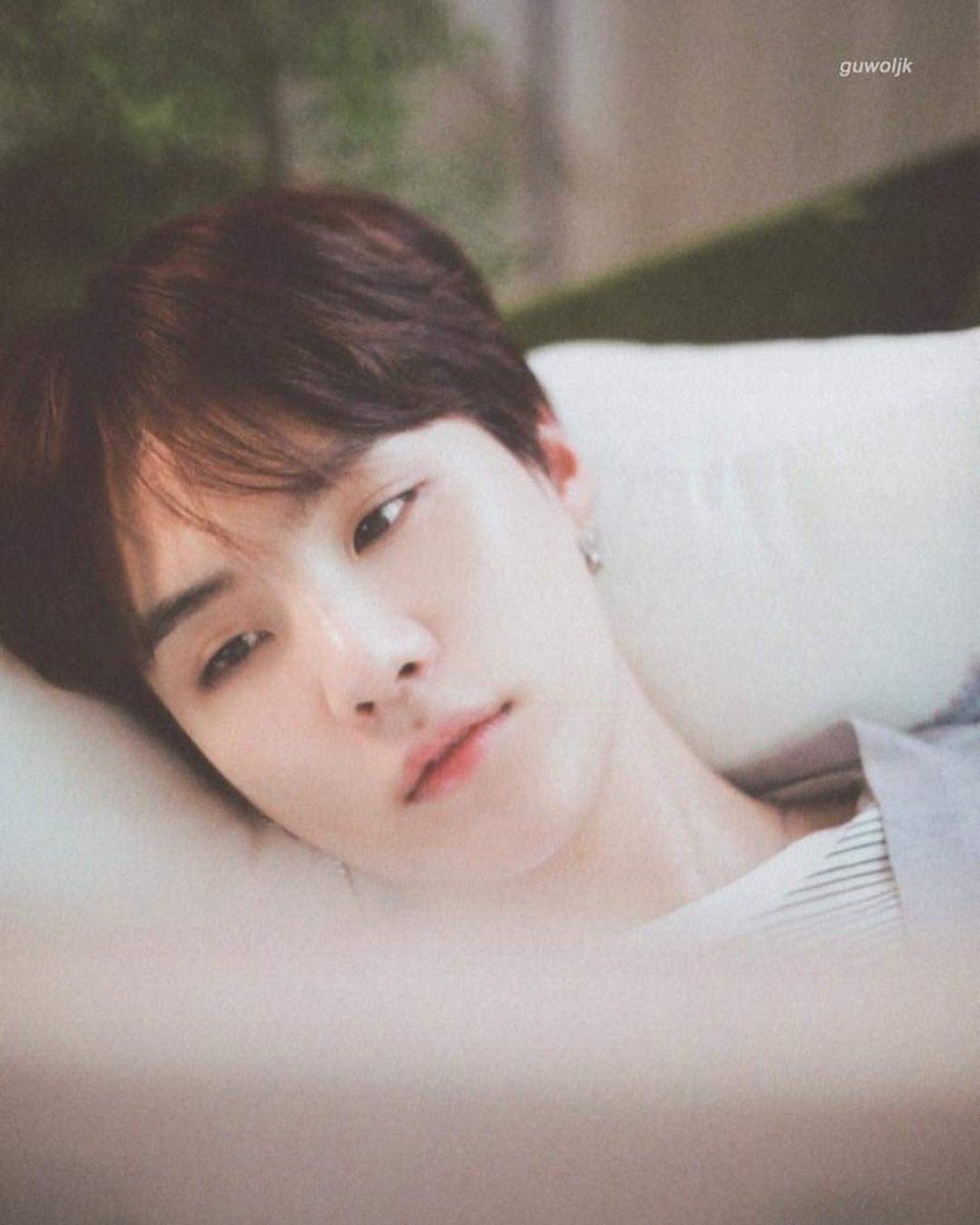 BiaYoongis's tweet photo. Não sei o que eu seria sem você
#HappyBirthdaySuga #falta10dias
#ILoveYou @BTS_twt https://t.co/lhnqV5upZ8