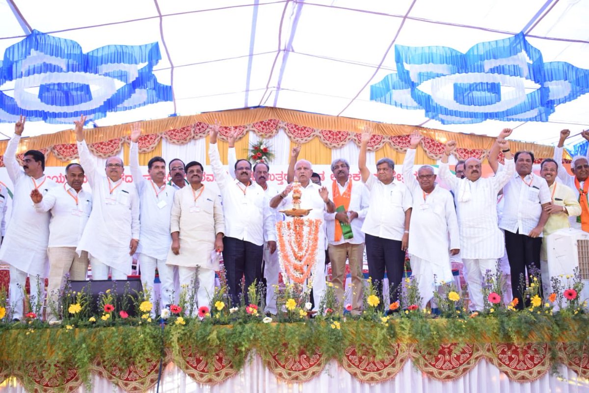 BSYBJP's tweet photo. ಹಾವೇರಿ, ಧಾರವಾಡ, ಉತ್ತರ ಕನ್ನಡ ಲೋಕಸಭಾ ಮತಕ್ಷೇತ್ರಗಳ ಶಕ್ತಿ ಕೇಂದ್ರ ಪ್ರಮುಖರ ಸಮಾವೇಶ ಮತ್ತು ಮೋದಿ ವಿಜಯ ಸಂಕಲ್ಪ ಯಾತ್ರೆ ನಡೆಯಿತು. 
 ಕೇಂದ್ರ ಸರಕಾರದ ಮಹತ್ವದ ಯೋಜನೆಗಳ, ಪ್ರಧಾನಿ ಮೋದಿ ಅವರ ಅತ್ತುತ್ತಮ ಆಡಳಿತದ ಬಗ್ಗೆ ಕಾರ್ಯಕರ್ತರು ಜನರಿಗೆ ತಲುಪಿಸಿ, ಮತ್ತೊಮ್ಮೆ ಮೋದಿ ಅವರನ್ನು ಪ್ರಧಾನಿ ಮಾಡಲು ಶ್ರಮಿಸಬೇಕು ಎಂದು ತಿಳಿಸಿದೆ. https://t.co/Xnu1MlrBfT