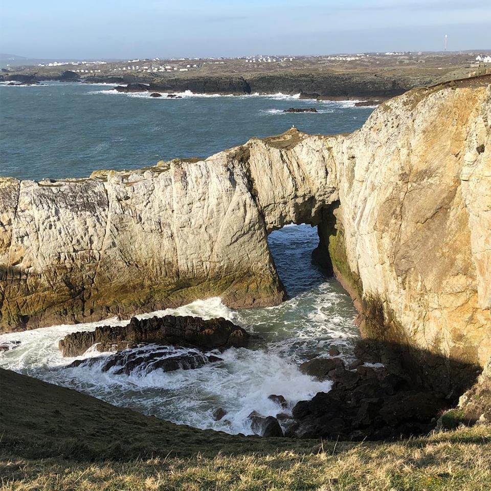 menaiholidays's tweet image. Lisa stayed with us last week &amp;amp; is writing an article for @simplethingsmag on her time on #Anglesey. We're looking forward to reading the April issue! Here are some lovely snaps from their walk from Rhoscolyn to Trearddur Bay.
#northwales #springbreaks #holidaycottage #familytime