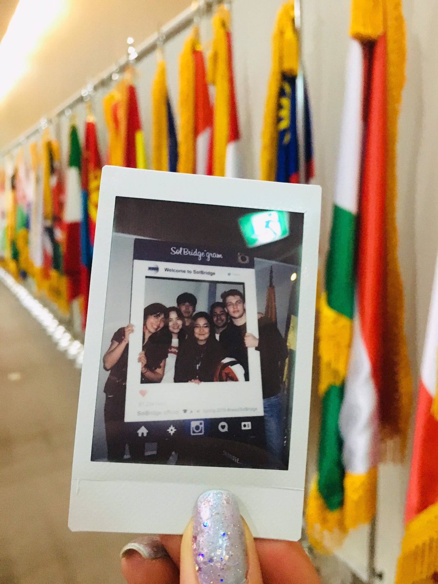 LizetteVQ22's tweet photo. Six different countries in the same picture. 🌎🌍🌏
Thanks @SolBridge for the opportunity!
#new2SolBridge #BBAteam1
🇲🇽 🇲🇳 🇰🇷 🇰🇬 🇧🇷 🇷🇺 https://t.co/YWTQQtXLd0