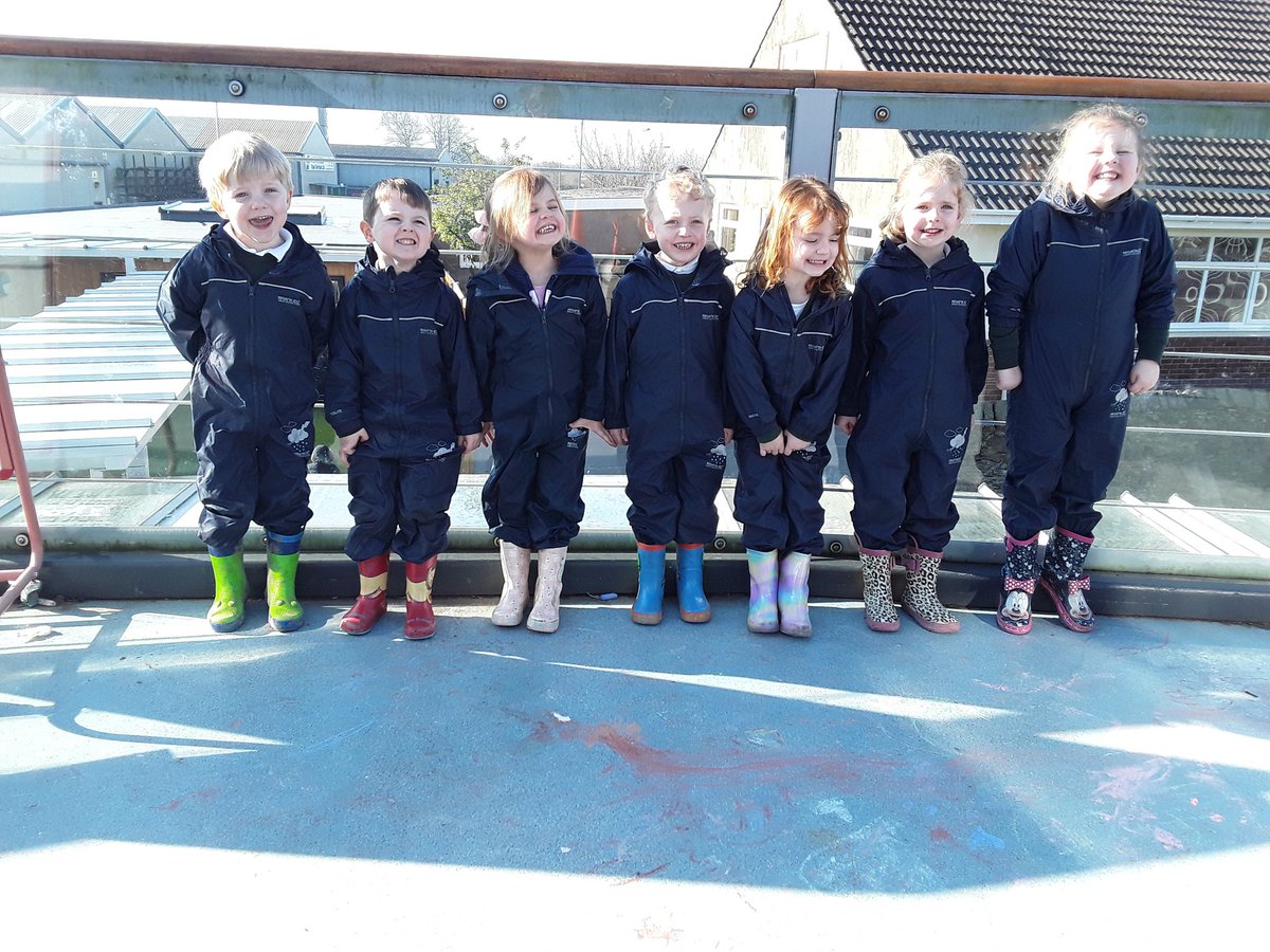 AoRpreschool's tweet photo. Kingfishers are ready to go exploring down by the river ☀️💧
#happymonday #preschoolexplorers https://t.co/zfNvtghXJz