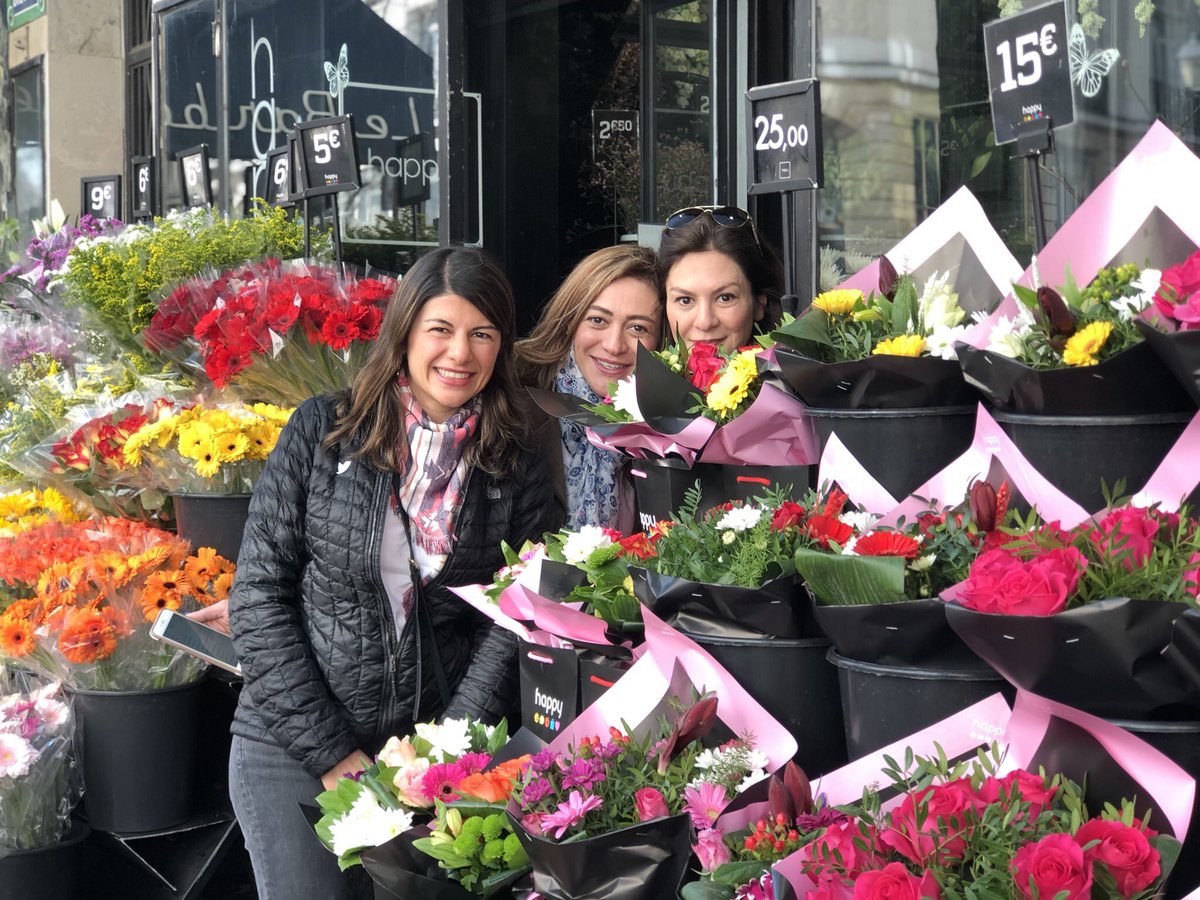 shadibr's tweet photo. #Frenchify is the word I learnt today👯‍♂️👯‍♂️ 🇫🇷🥐🍷🥖☕️ #SistersReunion https://t.co/k0Y13UW5Ls