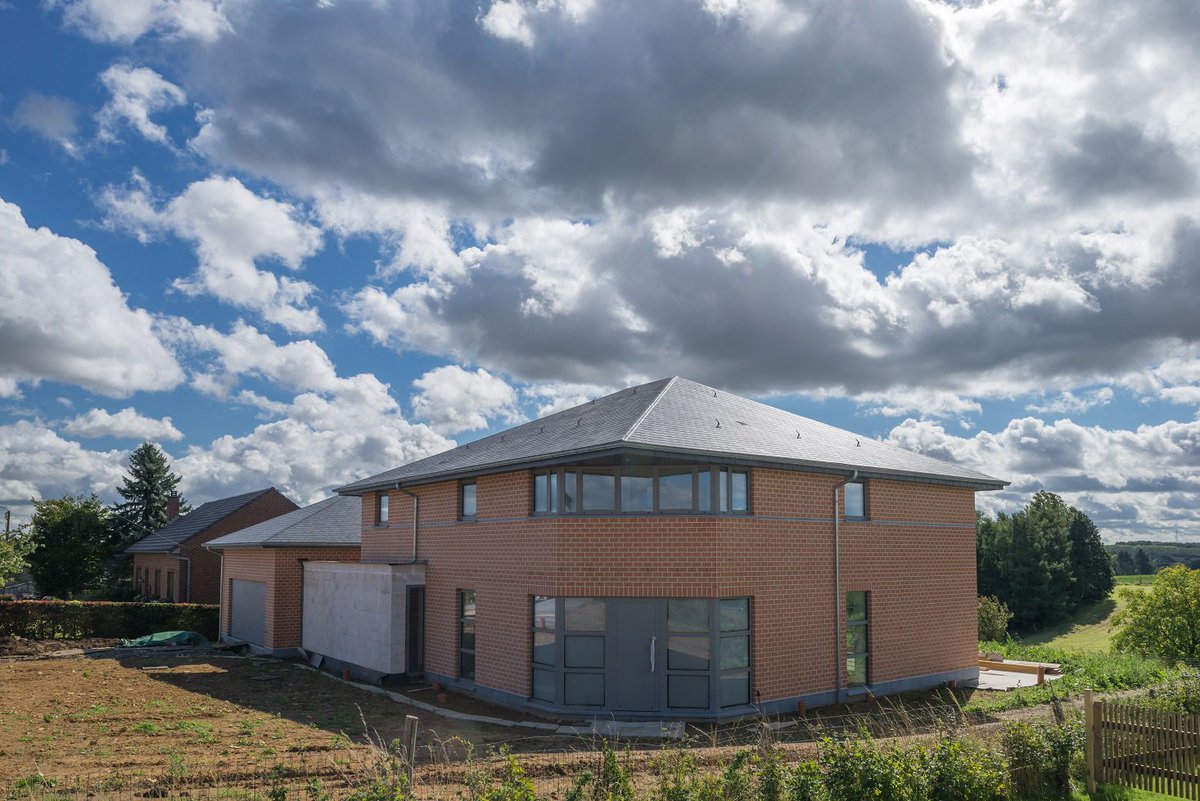 CUPAPIZARRAS_en's tweet photo. THERMOSLATEยฎ solar collectors is the result of combining natural slate's expectional properties with the latest technologies to provide an efficient roofing solution with minimium aesthetic impact | https://t.co/VrrfdMLyBA | #solarcollectors #roofing #sustainablearchitecture https://t.co/Wld1KnIkH9