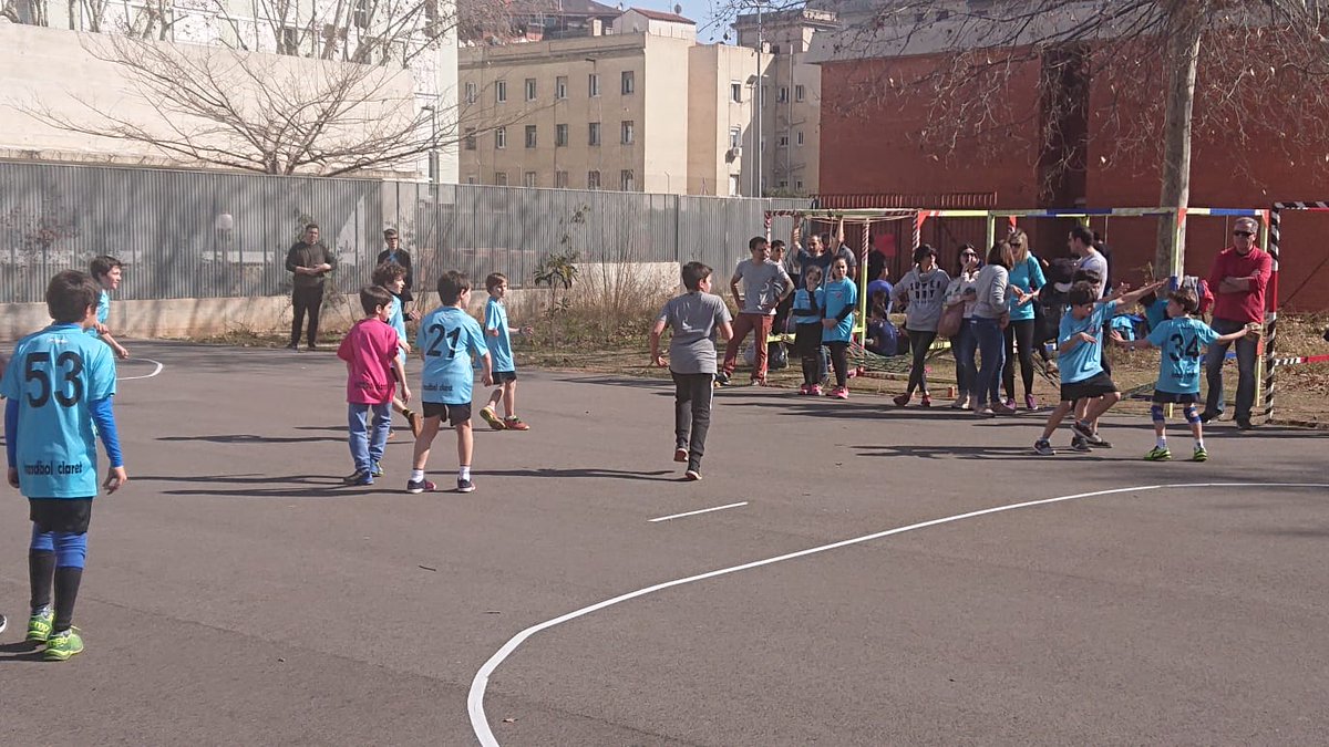poliesportiubg's tweet photo. Gràcies a tots per venir #PoliesportiuBaixGuinardoJa #10anysSensepistes #poliesportiubg  😉@CEEuropa @Barcelona_At @hqclaretbcn @SwingCatsBcn @swingmaniacs @HandbolClaret @JovellanosAMPA @la_sedeta @AMPACLARETBCN @btclaret @PLbasquetGracia https://t.co/c5La5F16cA