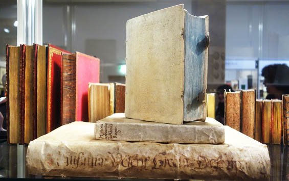 AbeBooks_IT's tweet photo. Save the Date: il 16 e 17 marzo il libro antico torna a #Milano! La mostra mercato Byblos 2.0 vi aspetta al al Parco Esposizioni Novegro con #libriantichi e del novecento, #stampe d’epoca e #cartofilia. @Expo_Novegro @ComuneMI https://t.co/pjJGEc55jZ