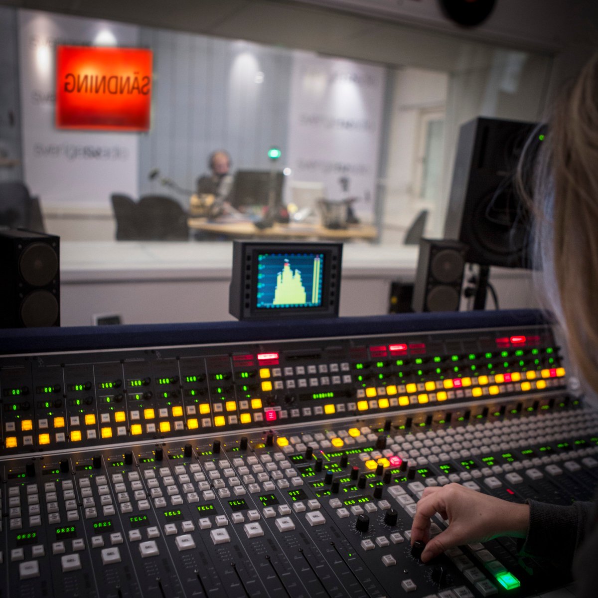 SRLedigajobb's tweet photo. GÖR DIN PRAKTIK HOS OSS PÅ SVERIGES RADIOS LJUDSERVICEGRUPP
Vi ansvarar för all ljudteknisk utrustning i studiolokaler, fordon och ute i fält. Här finns möjlighet att få insyn i och lära dig mer om vår spännande verksamhet. Läs mer och ansök här 👉🏽https://t.co/RWdSwfOrER https://t.co/IczbBp6c8h