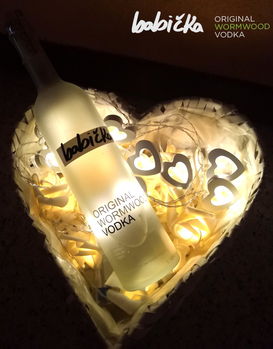 babickaiberica's tweet photo. Mucho amor desde #BabickaVodka 🍹para empezar esta nueva semana 🖤

#AREYOUIN? https://t.co/22P3CJASs6 https://t.co/w1tcWEDFMc