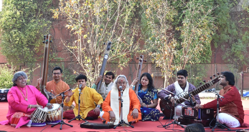 sparkpr_jaipur's tweet photo. The concluding day of #Navras2019 by @JKK_Jaipur began with Morning Raaga’ by Pt. Chhannu Lal Mishra followed by MTA session with Vikram Iyengar of 'Shunya Se' & rehearsed reading by Rashika.The evening concluded by @RamSampathLive & Rajasthan All-Stars & dance by @queenharish https://t.co/aqozCTUrFJ