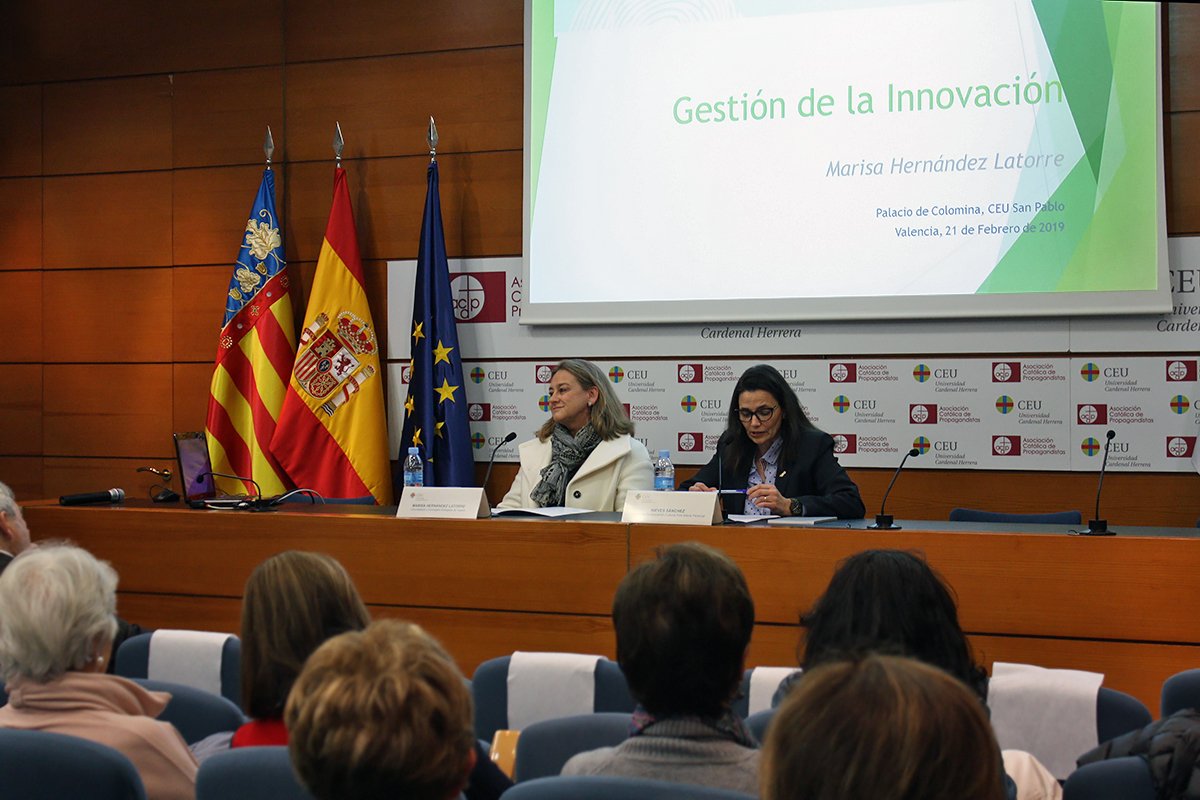 MarcaPersonalVa's tweet photo. Marisa Hernández Latorre @Ingelia2, Cofundadora y Consejera Delegada de @IngeliaSL, durante su ponencia 'Gestión de la innovación. Lanzamiento y crecimiento de startups' en la segunda sesión del IV Foro @MarcaPersonalVa #Excelencia https://t.co/9QqyDUyQjg