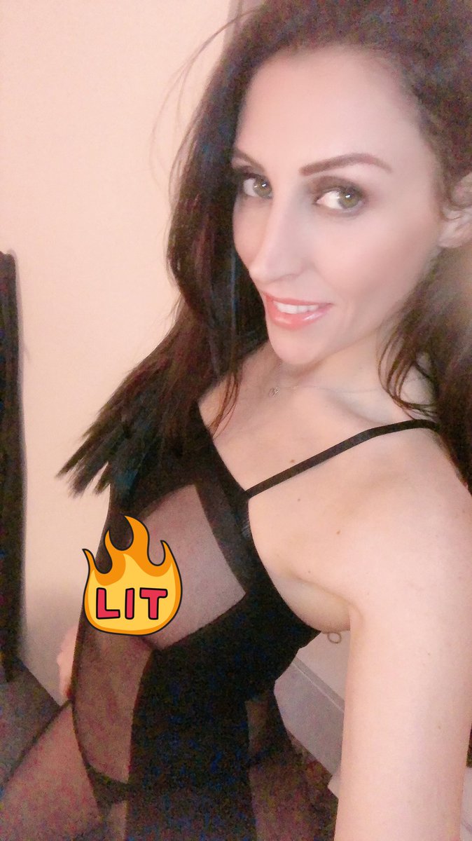 MistressDeee's tweet photo. Gym session done feeling 👌🏽 #gymgoddess #hot #body #dungeon #time @RTFindomPromo @RetweetBitch2 @RTfucker https://t.co/HErCRPIs4j