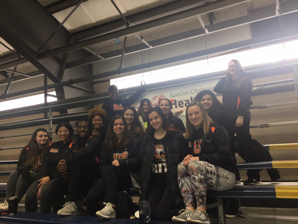 RITathletics's tweet photo. Check out @RIT_Cheer and RIT Women's Softball teams! They both volunteered at the New York Special Olympics Winter Games last weekend! RIT Women's Crew was there too 🚣‍♀️ #TigersInTheCommunity #RIT #TigerPride https://t.co/JwmTNstolo