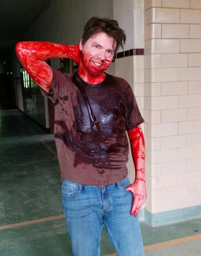 GeauxJoe's tweet photo. Heard you guys liked Marble Hornets. Here is a behind the scenes photo that I forgot about and I don't think has ever been posted before. 

Posin' for the ladiez~ 

#marblehornets #alexdidnothingwrong https://t.co/7sCEw5E0YL