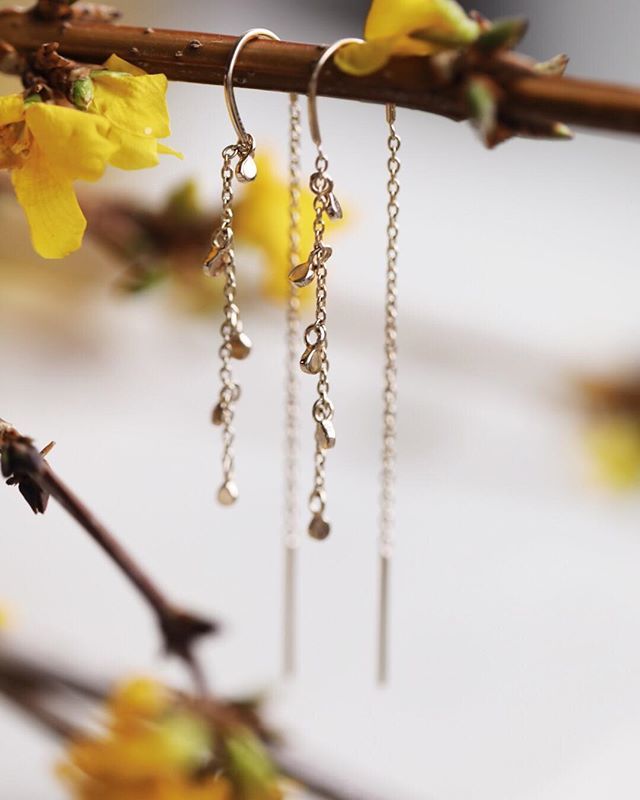 Are you looking for that one special gift for your maid-of-honor? The 10k gold fairy bead thread through earrings will twinkle all spring and summer under the bright sunshine. Tap to shop.
.
.
.
.
. #gold #rings #bracelets #necklace #shop #Ctwf #consider… ift.tt/2GL7cy2