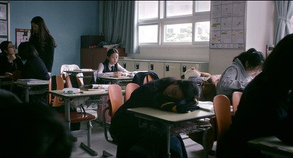 3月韓国公開映画『ソンヒとスルギ』18歳のソンヒの小さな嘘が原因で友人が死んでしまう。新しい土地でスルギとして生きようとする「私が望む...