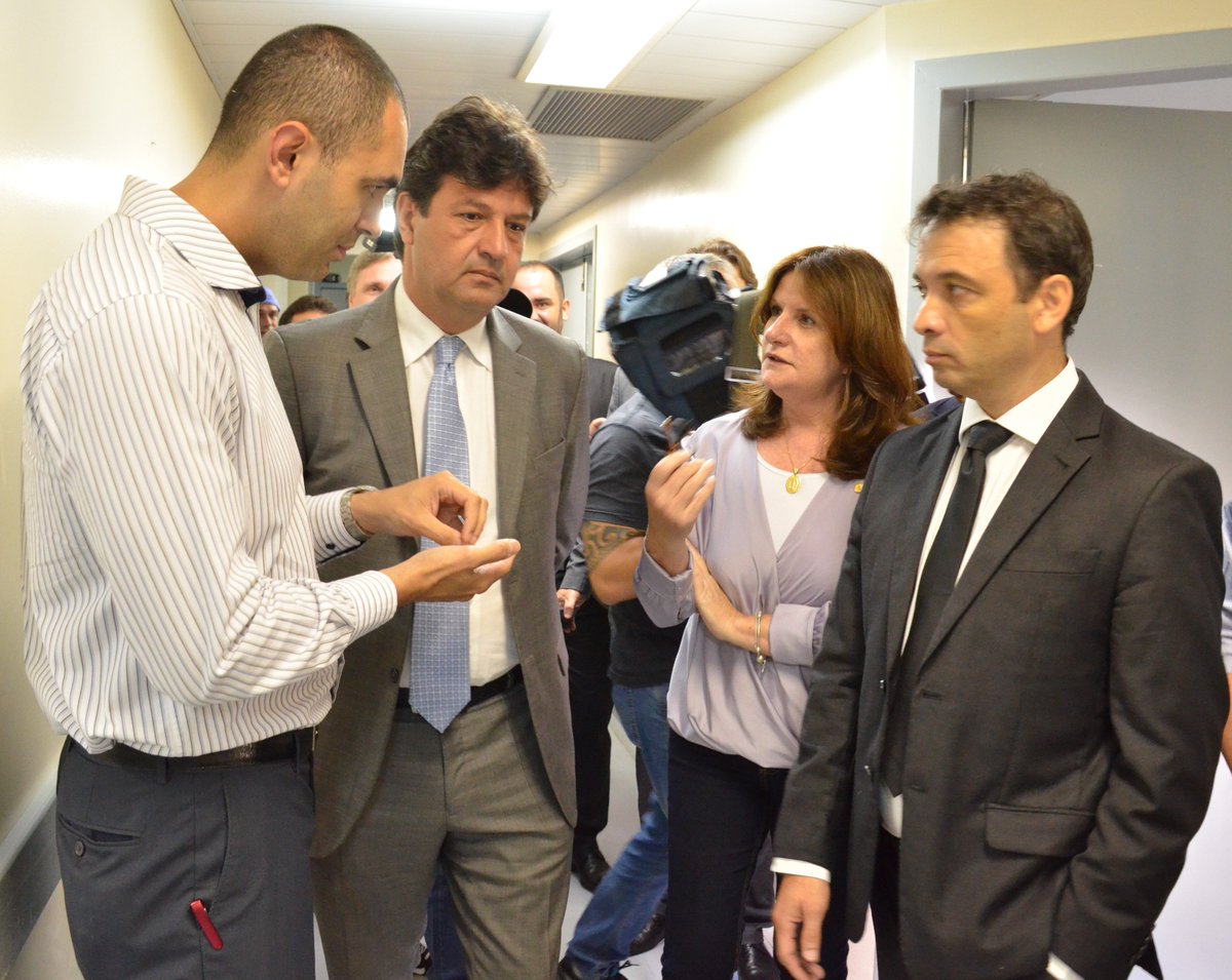 saudepublicasc's tweet image. Ministro da Saúde e Secretário Helton Zeferino durante visita ao Hospital Regional de São José, na manhã desta segunda. #Saúde #GovSC #Hospital #SUS