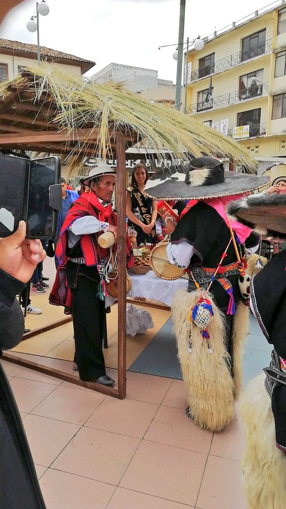 #AlcaldíaCañar 2009-2019 <a href="/bchimborazo1/">Belisario Chimborazo</a>
A esta hora en #Azogues, se vive el Pawcar Raymi del pueblo cañari. Una fiesta identitaria que muestra el carnaval de Cañar.