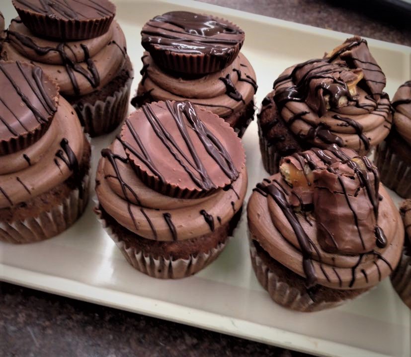 Redrosebakery's tweet photo. February 25th is National Chocolate Covered Nut Day. We'll see you in a few 😜
#locoforcocoa #nutsfornuts #cake #cupcake #dessert #dessertaddict #bake #baker #bakery #bakeryking #tomsriver #asburypark #howell #foodiegram #eatstagram #redrose #redrosenj https://t.co/bvUPXUUY8k