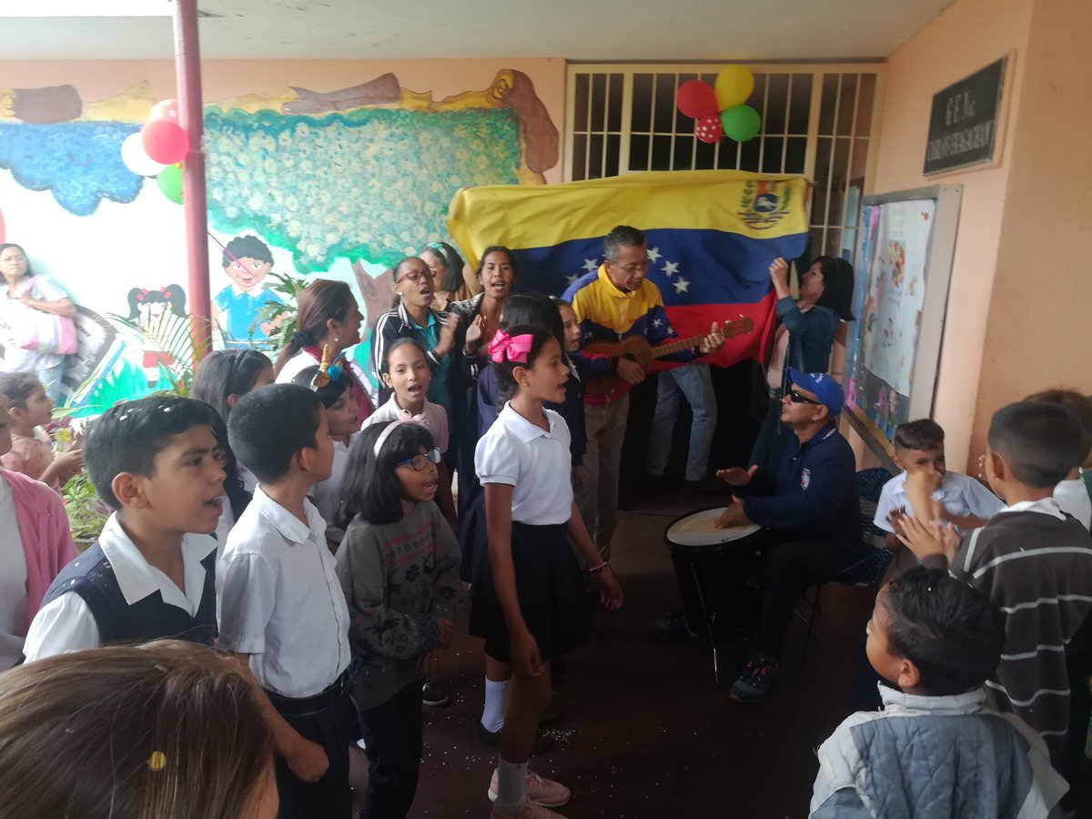 superaulag's tweet photo. @fbitanzoategui @MPPEDUCACION @psuvaristobulo https://t.co/NvGMuDGsF9