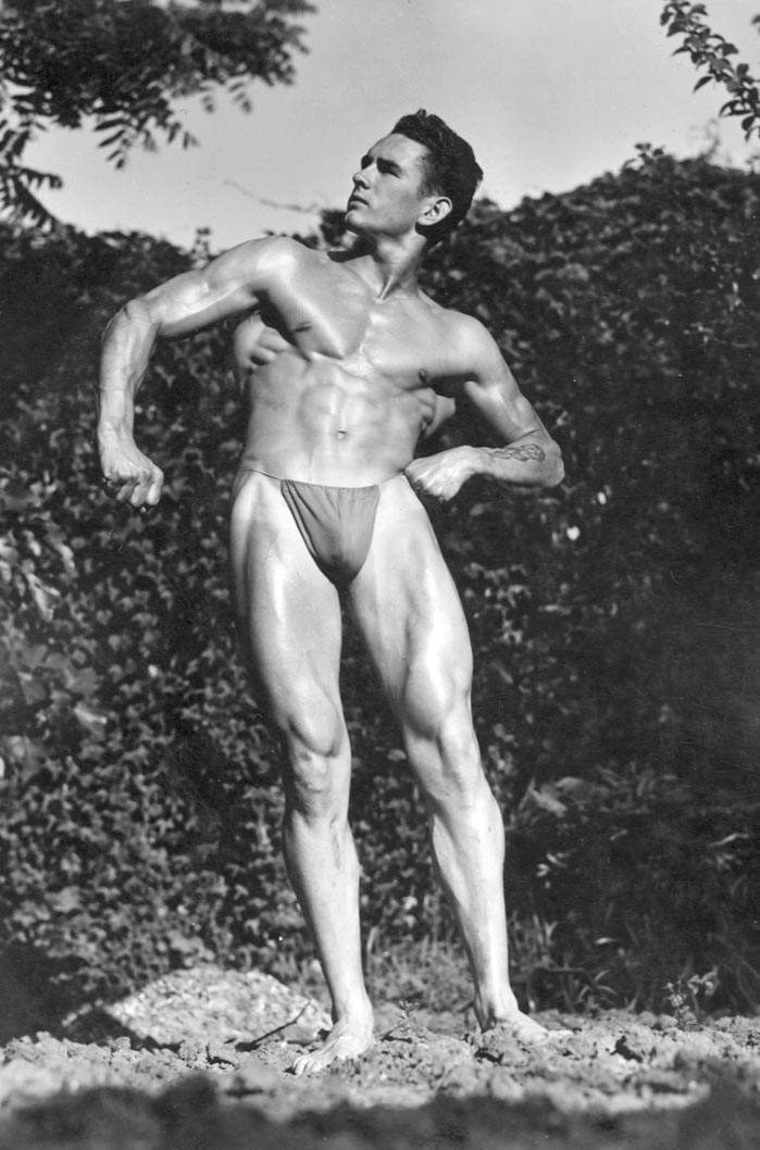 creatureblackl1's tweet photo. Leonard Chambers (who was apparently killed by two off-duty Los Angeles policemen) [Photos by Athletic Model Guild and Fred Kovert] Los Angeles, 1951 #leonardchambers #athleticmodelguild #fredkovert #vintagemen #vintagegay #gay #nakedgay #nudegay #nakedmen #vintagephysique #uncut https://t.co/Mwt9osAQal