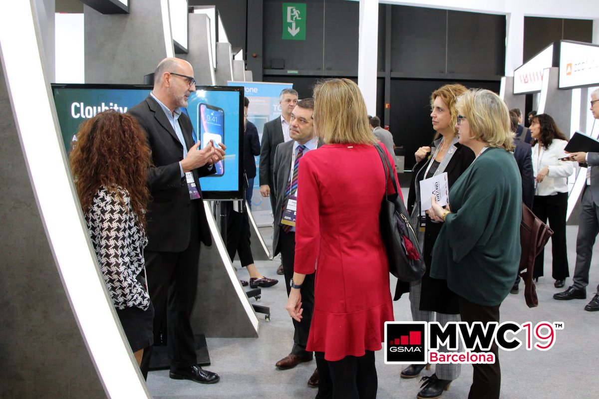 accelera_tms's tweet photo. Primer día de Mobile en el que se han acercado a nuestro stand; Àngels Chacón (Consellera d'Empresa i Coneixement de la Generalitat) y Elsa Artadi (Consellera Presidencial de la Generalitat). Las cuales se han interesado por nuestras APPs móviles. https://t.co/SQzTDYsr0K