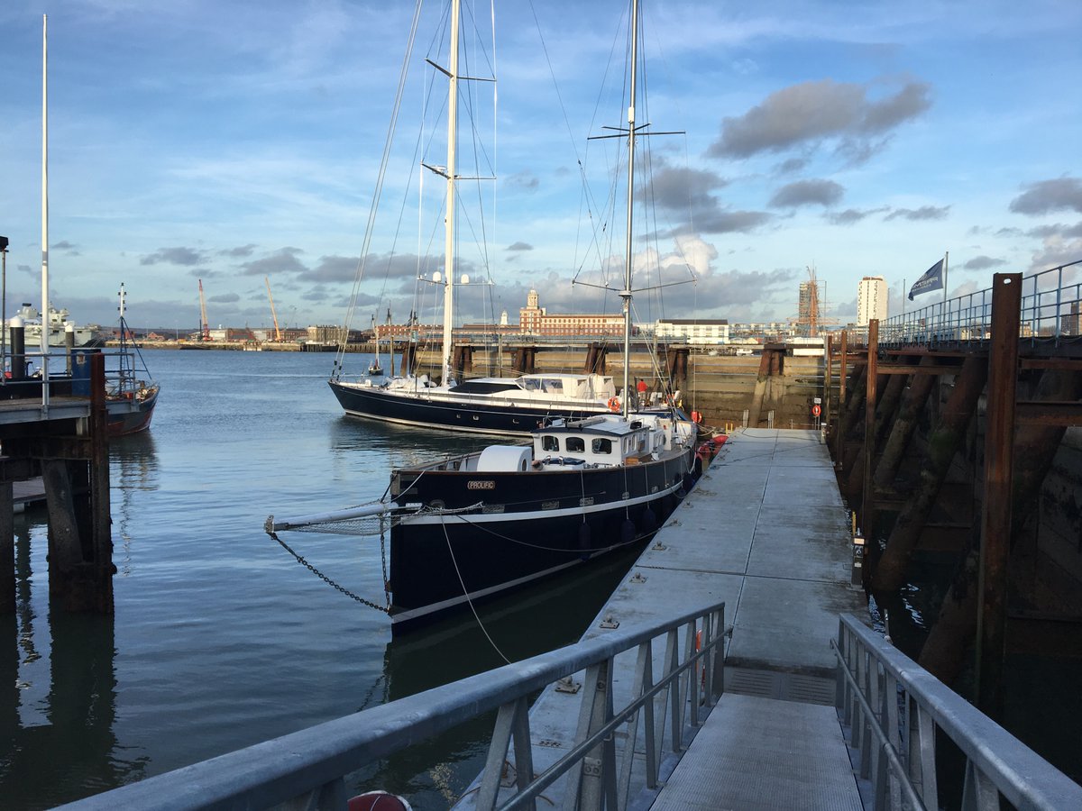PetersenRigging's tweet photo. A few shots of last weeks work with OYT South. New lower tangs and spreaders for their sailing ship Prolific. #yachtrigging #sailing #petersen https://t.co/kptJZzEOPY