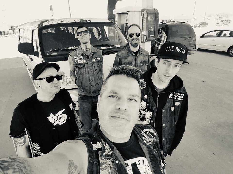 Makinbeliever's tweet image. Lot of blacking out in all of this. Great weekend destroying our guts. #wormsuicide @WormSuicideTX